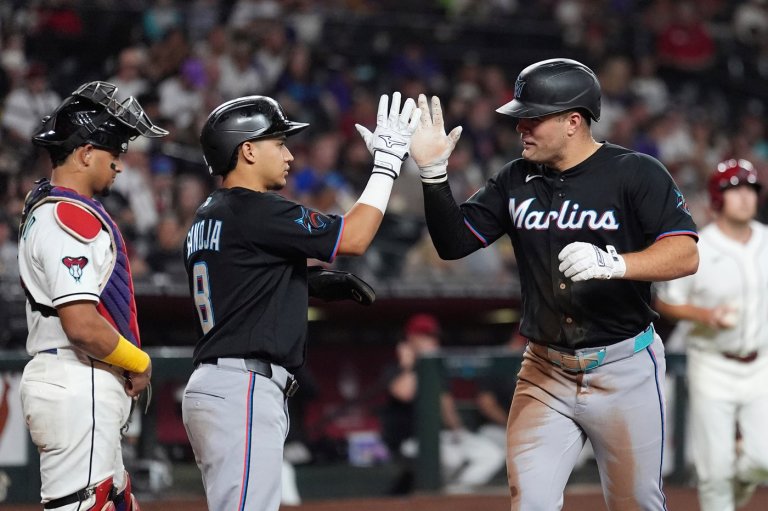 Marlins hold off Diamondbacks 4-3 with Sandy Alcantara getting 1st career save | iNFOnews.ca