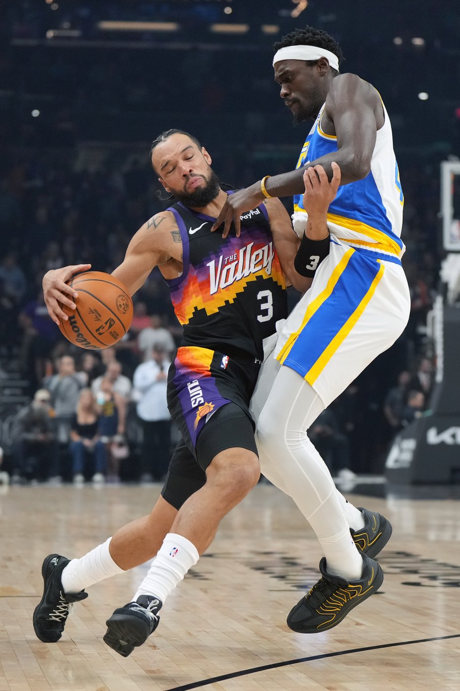 Booker scores 33, Brooks adds 32 and the Suns roll to 5th straight win by beating Pacers 133-98 | iNFOnews.ca