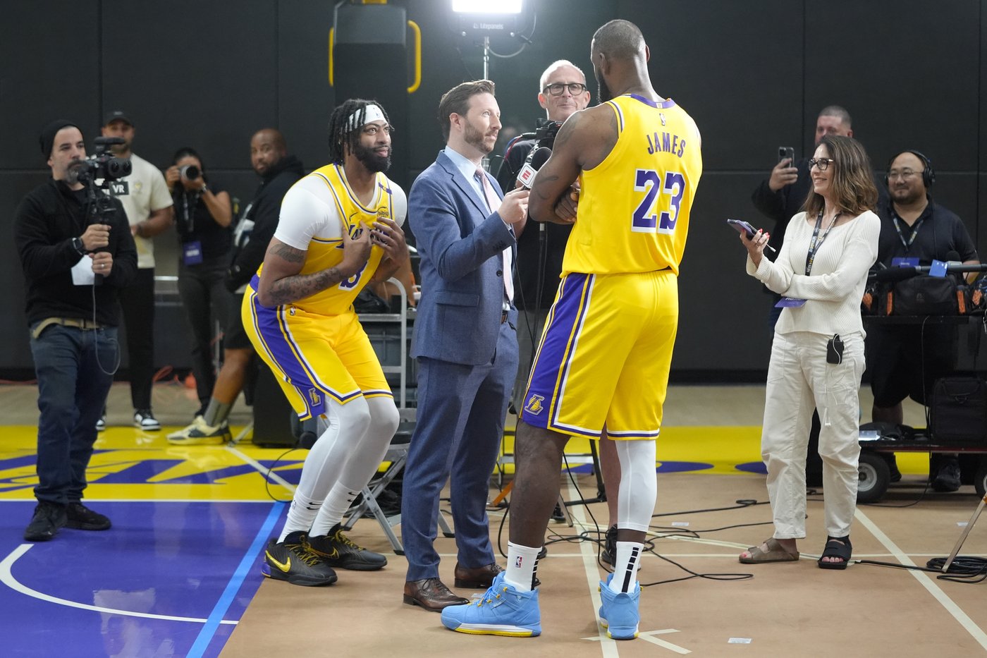 LeBron James, Anthony Davis will play in Lakers' first preseason games in Palm Springs, Redick says | iNFOnews.ca