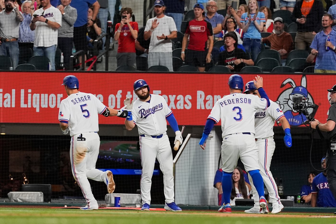 DeGrom has 62nd 10-K game and Carter hits inside-the-park HR as Rangers beat Pirates 6-1 | iNFOnews.ca DeGrom has 62nd 10-K game and Carter hits inside-the-park HR as Rangers beat Pirates 6-1 | iNFOnews.ca