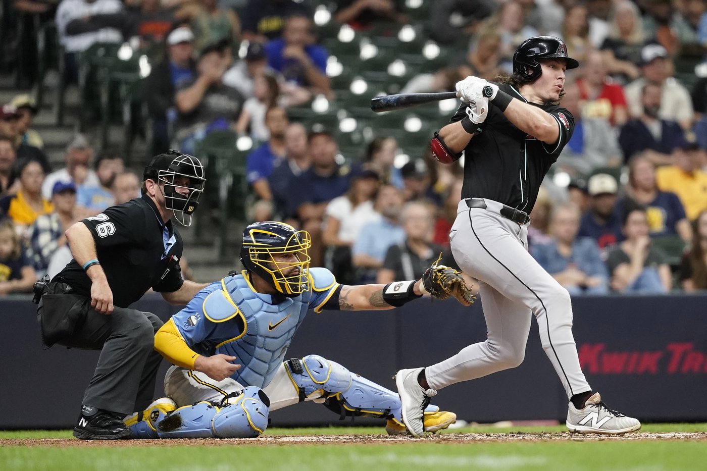 NL Central champion Brewers overcome 8-run deficit and beat Diamondbacks 10-9 | iNFOnews.ca