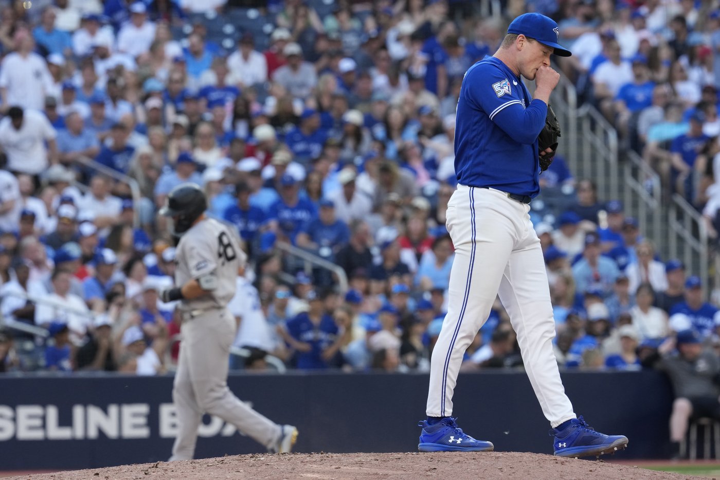 Yankees edge Blue Jays 3-1 on rare miscue by closer Varland | iNFOnews.ca