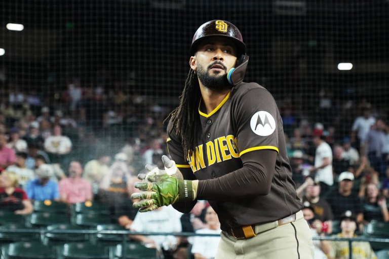 Padres beat Diamondbacks 5-1 to close within a game in NL wild-card race | iNFOnews.ca