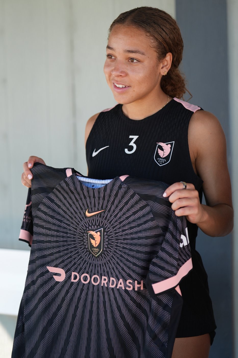 Ten months after her heart stopped during a game, Angel City's Savy King returns to the pitch | iNFOnews.ca