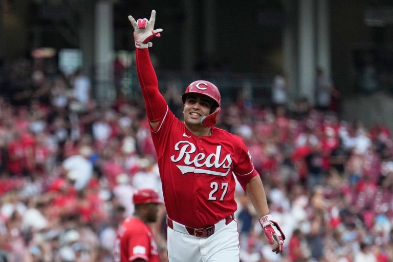 Stewart homers twice, Reds go deep 5 times in 11-5 victory over Phillies | iNFOnews.ca