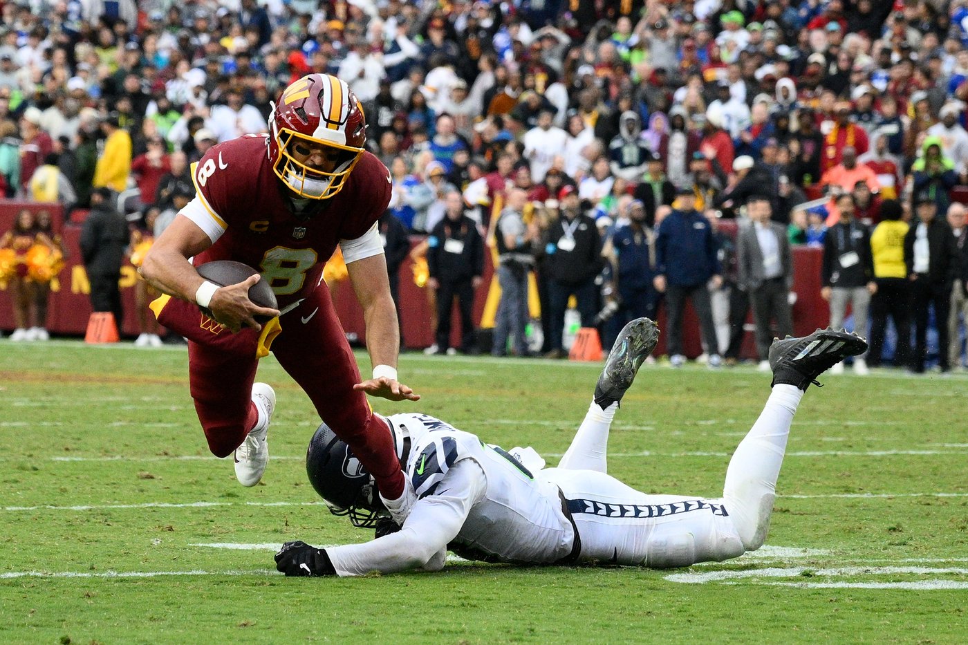 Commanders snap Seattle's 12-game winning streak, beat the Seahawks 33-31 | iNFOnews.ca