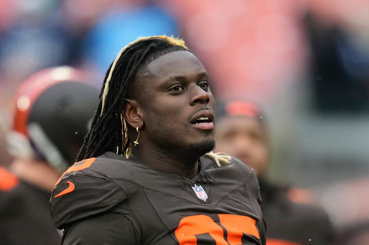 Veteran tight end David Njoku signs with LA Chargers after 9 seasons with Browns | iNFOnews.ca