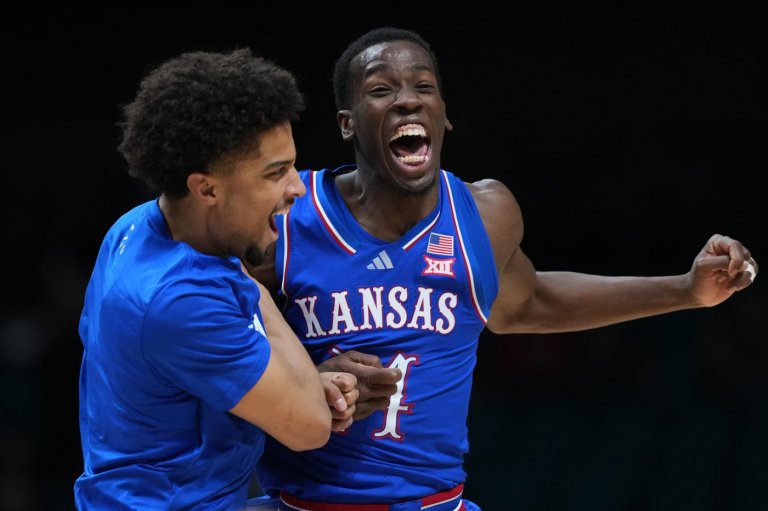 Kansas deals No. 17 Tennessee its 1st loss, 81-76 in 3rd-place game at Players Era Championship | iNFOnews.ca