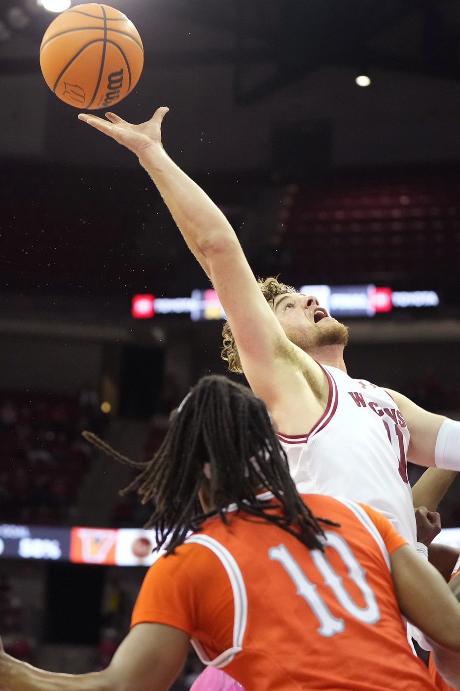 Blackwell, Tonje power No. 19 Wisconsin in an 87-84 comeback win over UT Rio Grande Valley | iNFOnews.ca