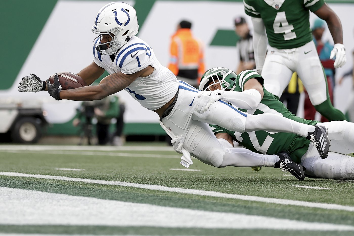 Fantasy plays: Players to start and sit for NFL Week 12 | iNFOnews.ca