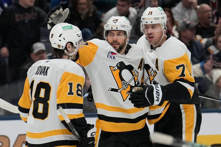 Letang scores in OT, Crosby nets 2 as Penguins beat Blue Jackets 4-3 | iNFOnews.ca