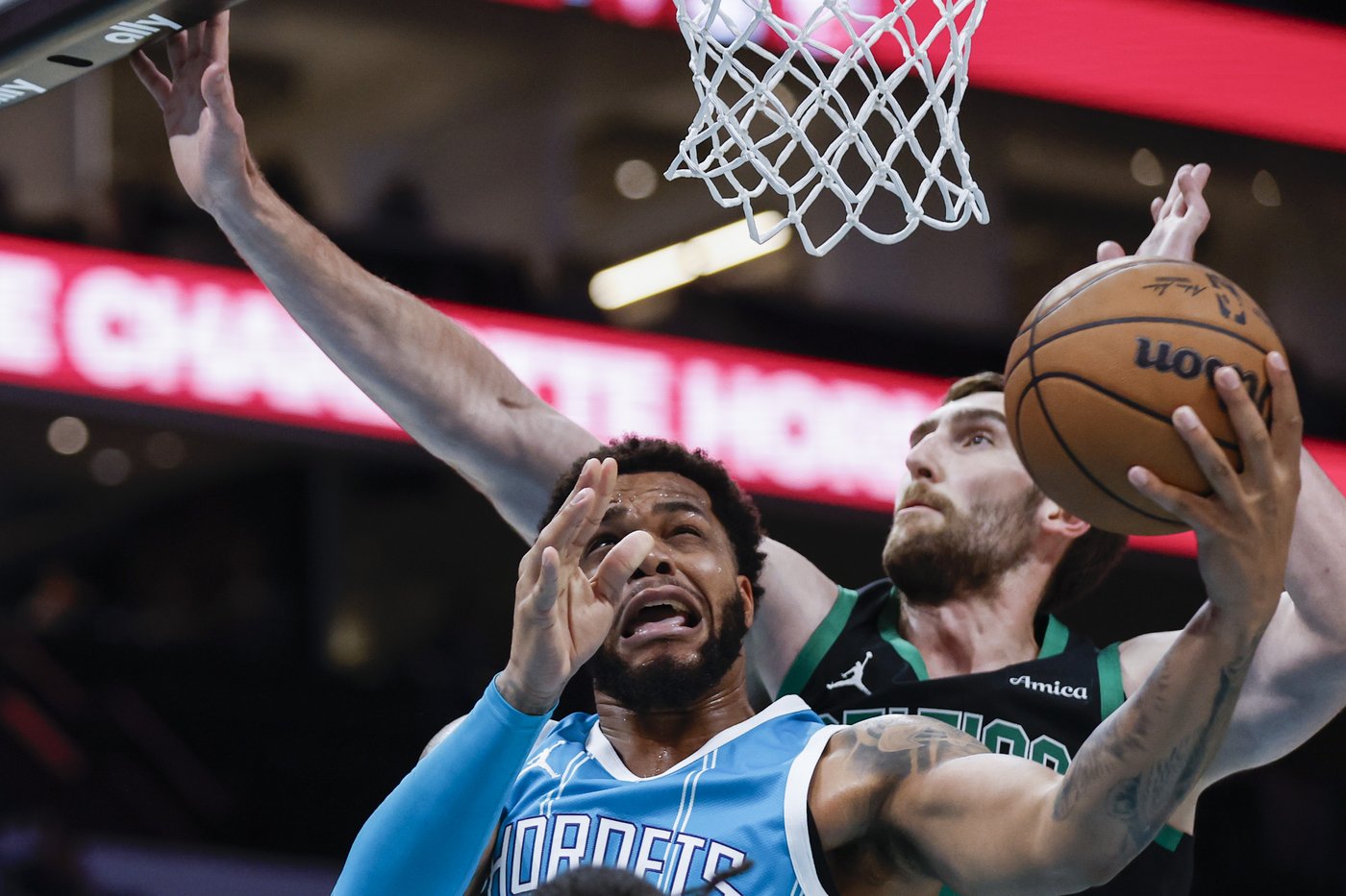 Tatum scores 32, Celtics pull away to beat Hornets 124-109 after 2 Charlotte players ejected | iNFOnews.ca Tatum scores 32, Celtics pull away to beat Hornets 124-109 after 2 Charlotte players ejected | iNFOnews.ca