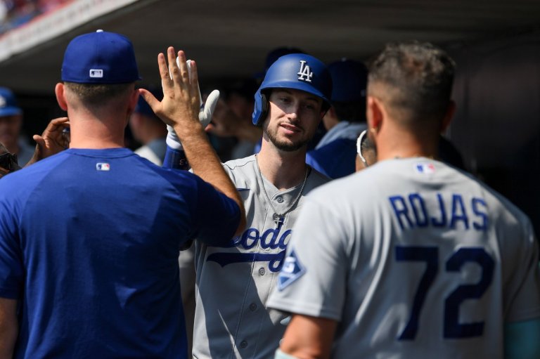 Dodgers clinch 5th straight NL West title, 13th in 14 years, Tucker has 4 hits in 8-2 win over Reds | iNFOnews.ca