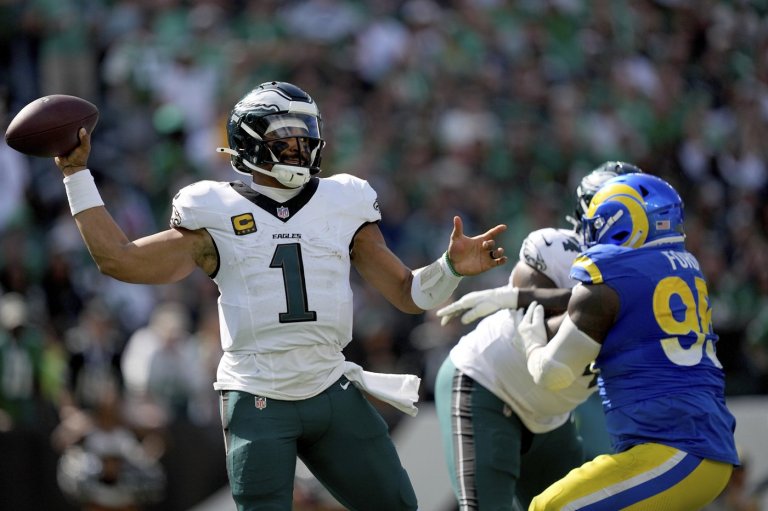 Eagles-Buccaneers meet in a matchup of unbeaten teams that could be a playoff preview | iNFOnews.ca