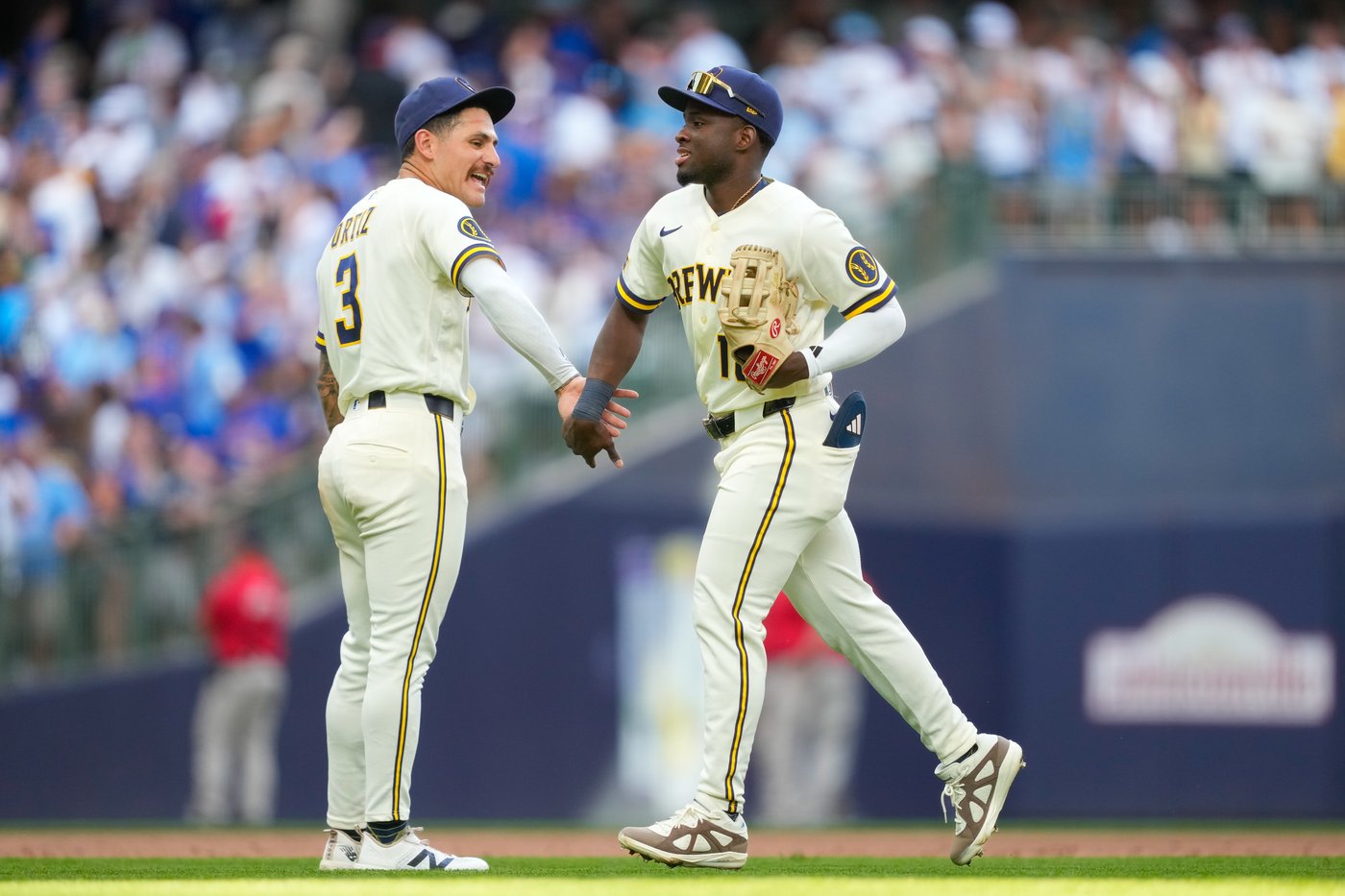 Brewers rookie Luis Lara already has a reputation for making spectacular catches at the wall | iNFOnews.ca