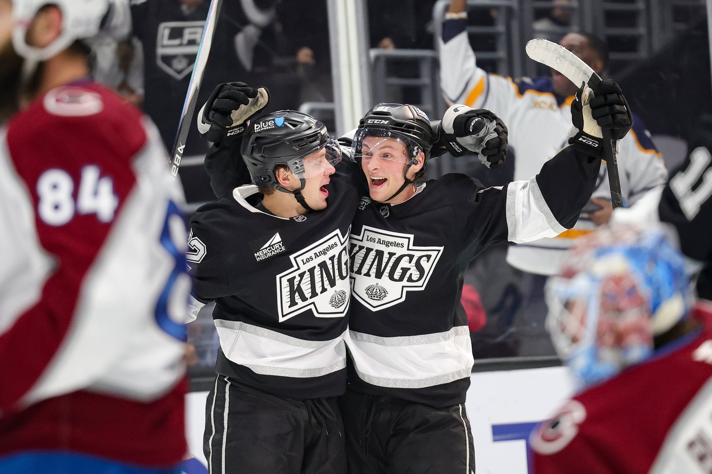 Toews scores late winner as Avalanche beat Kings 4-2 in Los Angeles' first game under new coach | iNFOnews.ca Toews scores late winner as Avalanche beat Kings 4-2 in Los Angeles' first game under new coach | iNFOnews.ca