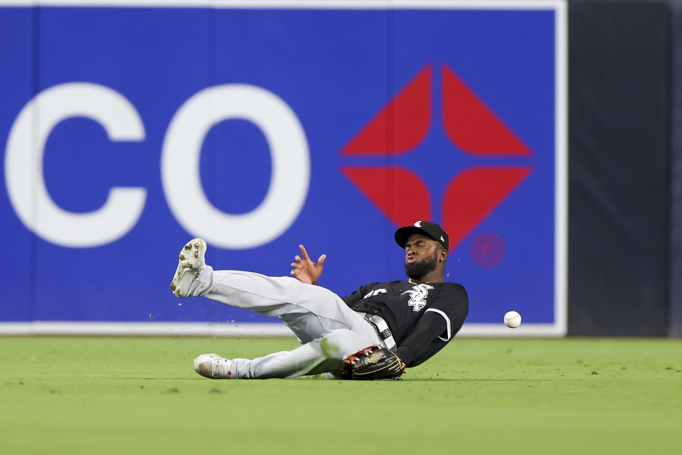 White Sox lose 119th game to tie the AL record as the Padres win 6-2 behind 3 home runs | iNFOnews.ca