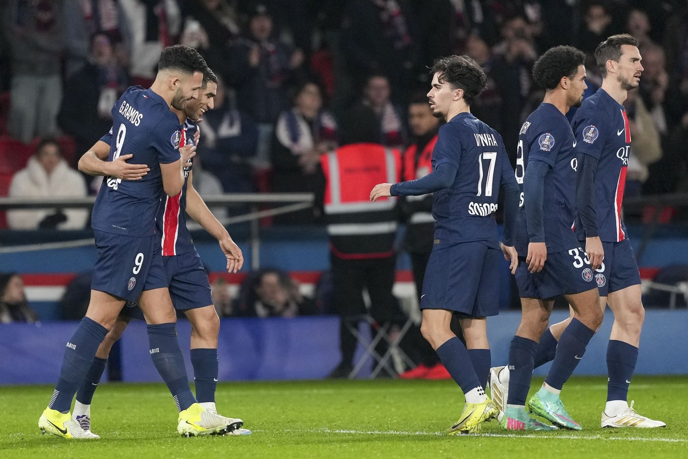 PSG extends lead at the top of French league with 3-1 win against Lyon marred by homophobic chants | iNFOnews.ca