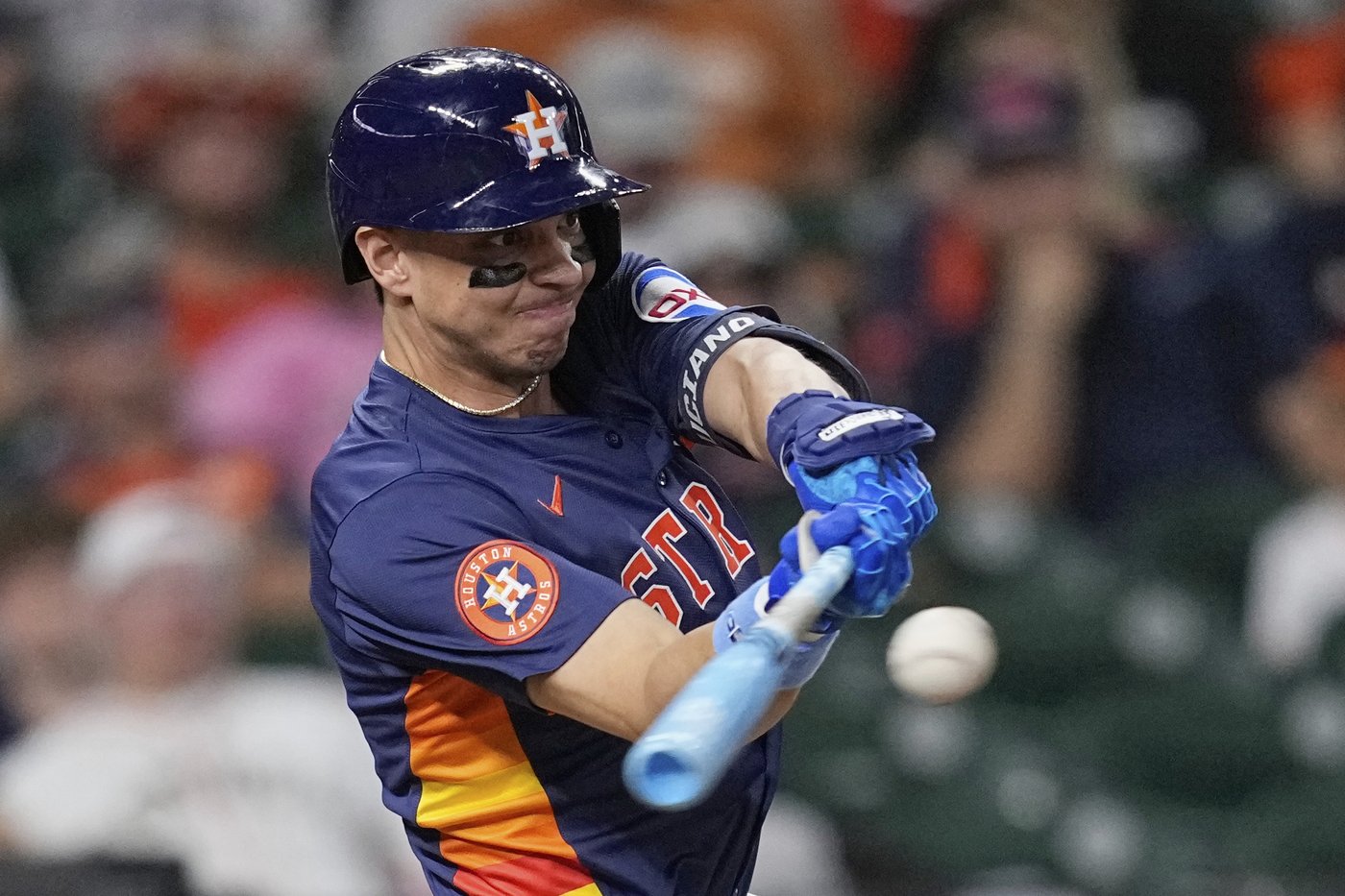 Mauricio Dubón's walk-off single lifts Astros over Twins 2-1, sweep 3-game series | iNFOnews.ca