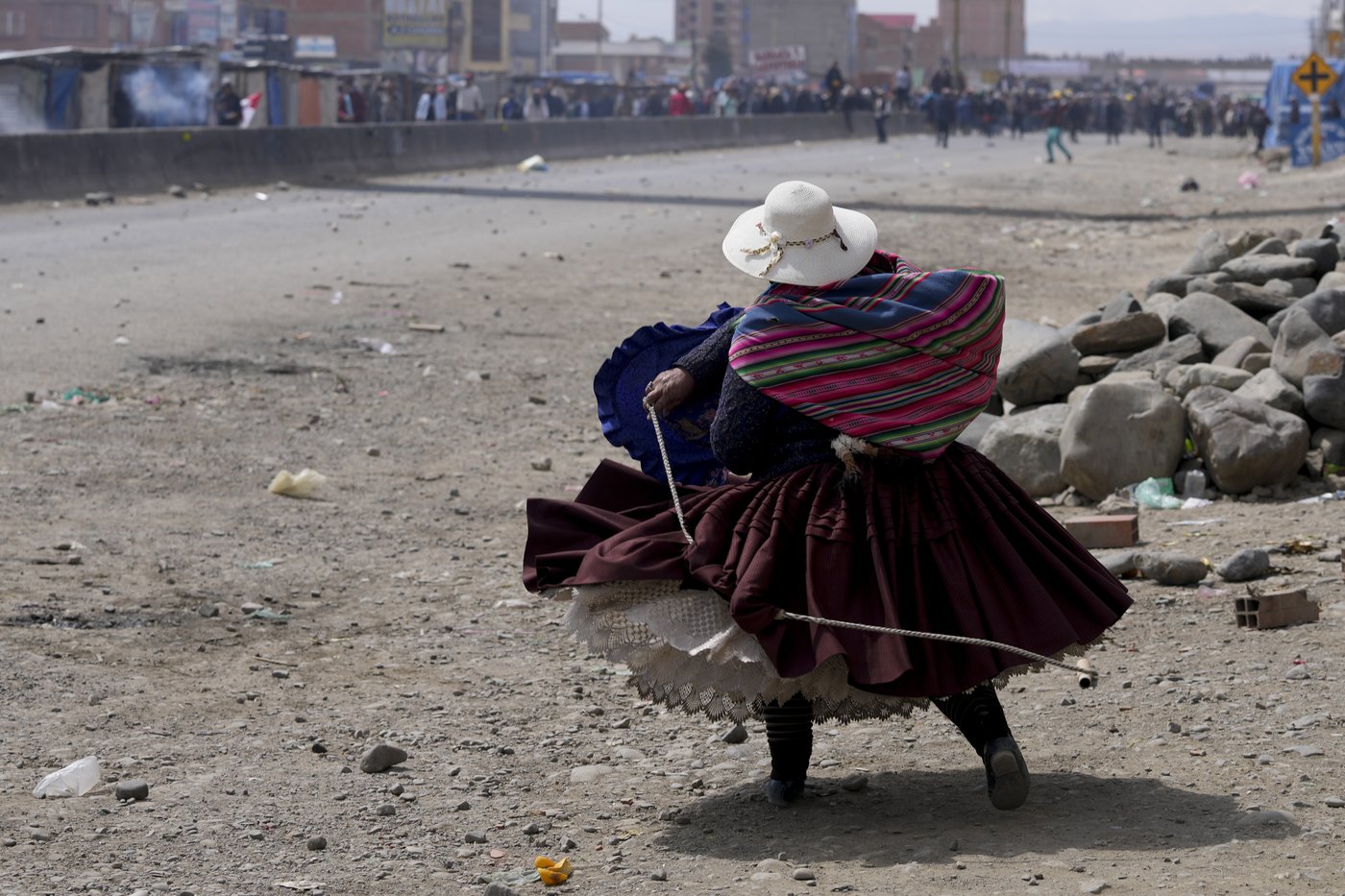 Rival protesters clash in Bolivia as ex-President Evo Morales leads a march to the capital | iNFOnews.ca Rival protesters clash in Bolivia as ex-President Evo Morales leads a march to the capital | iNFOnews.ca