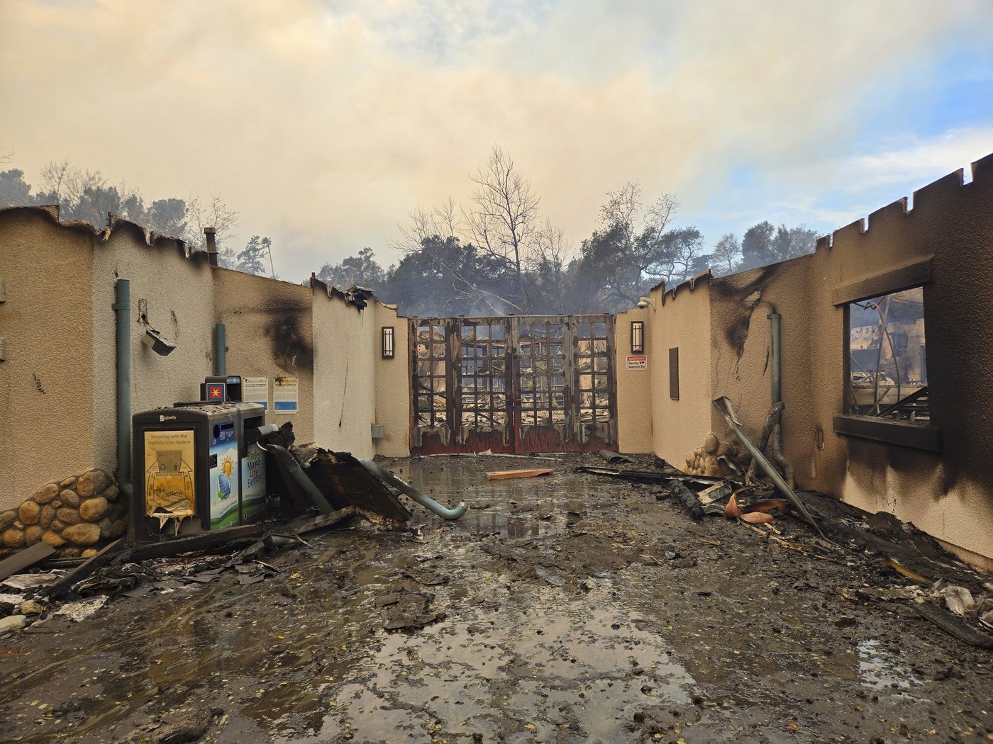 Fires burn Los Angeles schools and destroy outdoor education sanctuaries | iNFOnews.ca