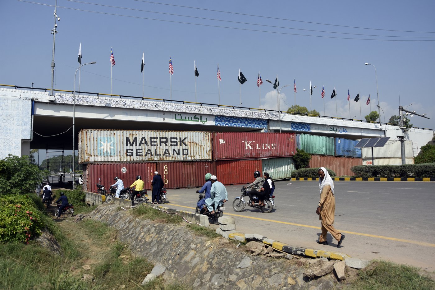 Pakistan capital locked down to thwart a rally to support ex-leader Imran Khan | iNFOnews.ca