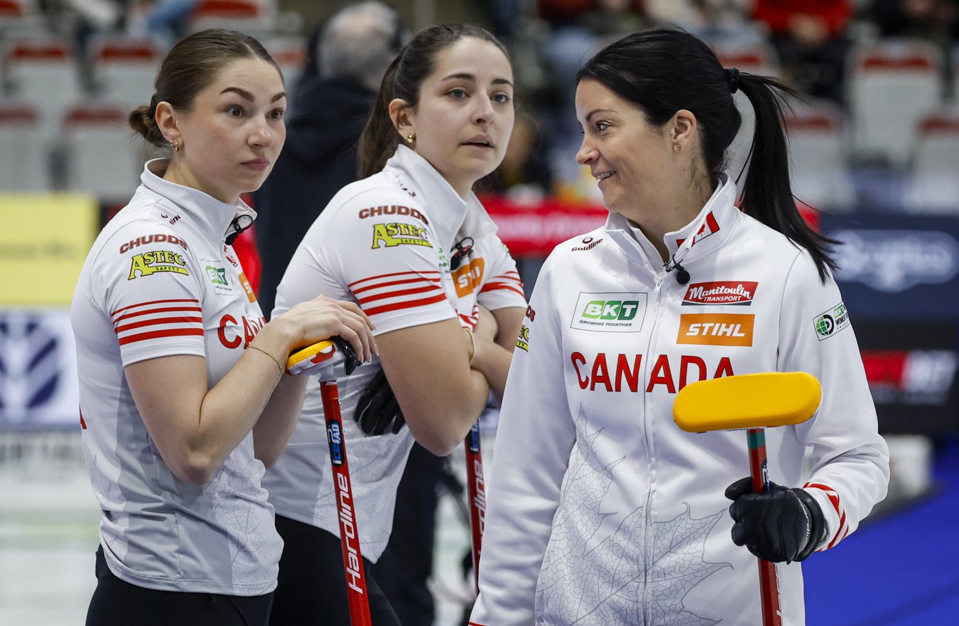No handshakes: Canada's Einarson protects sprained finger at women's world curling | iNFOnews.ca No handshakes: Canada's Einarson protects sprained finger at women's world curling | iNFOnews.ca