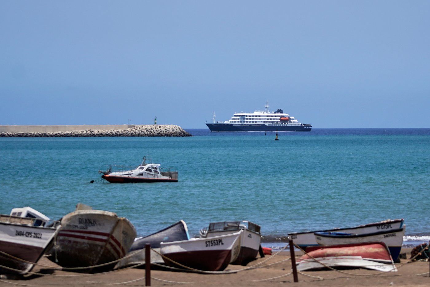 Four Canadians on cruise ship that was hit by suspected hantavirus outbreak: firm | iNFOnews.ca