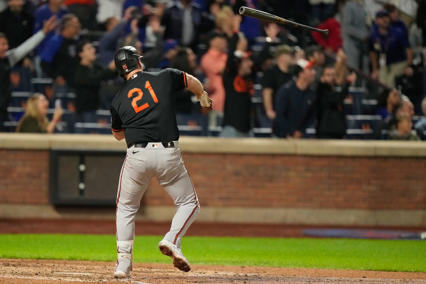 Pete Alonso hits 300th homer to tie game in 9th against Mets and gets rare curtain call on road | iNFOnews.ca Pete Alonso hits 300th homer to tie game in 9th against Mets and gets rare curtain call on road | iNFOnews.ca