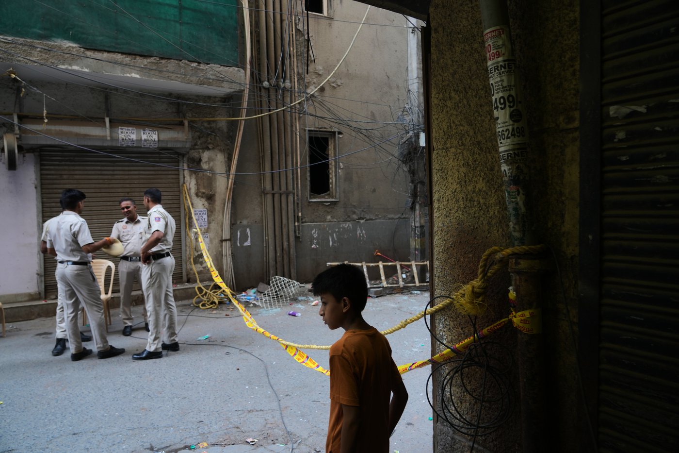 Photos show rescue efforts and aftermath of New Delhi building fire | iNFOnews.ca