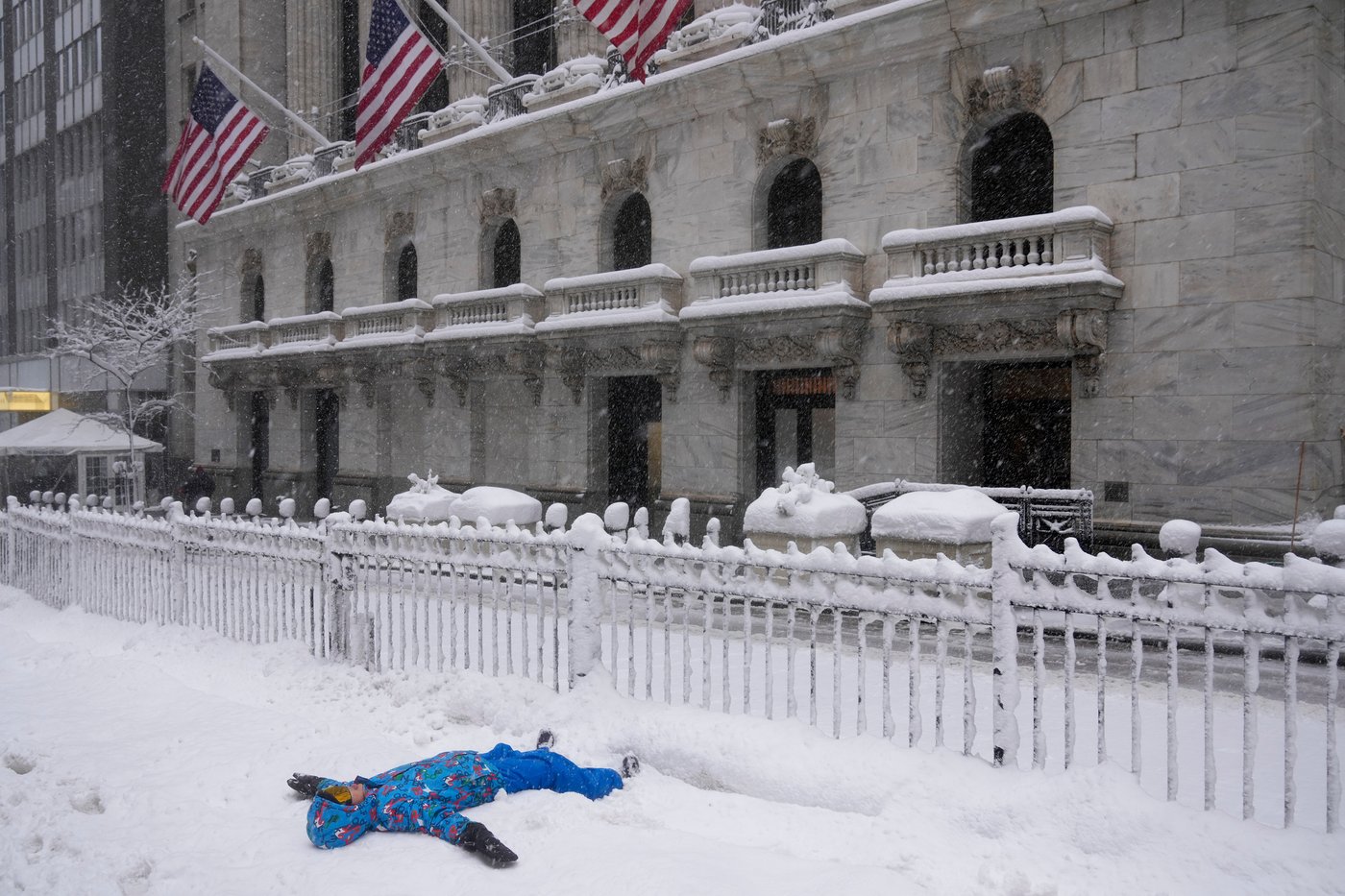 Photos of a massive snowstorm pummeling northeast US | iNFOnews.ca