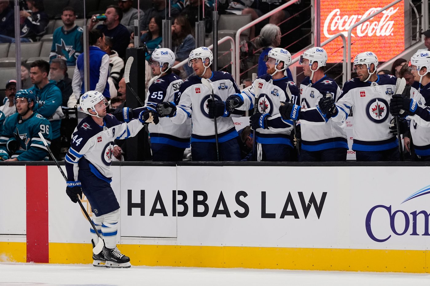 Will Smith scores tiebreaking goal late in 3rd period as Sharks beat Jets 2-1 | iNFOnews.ca