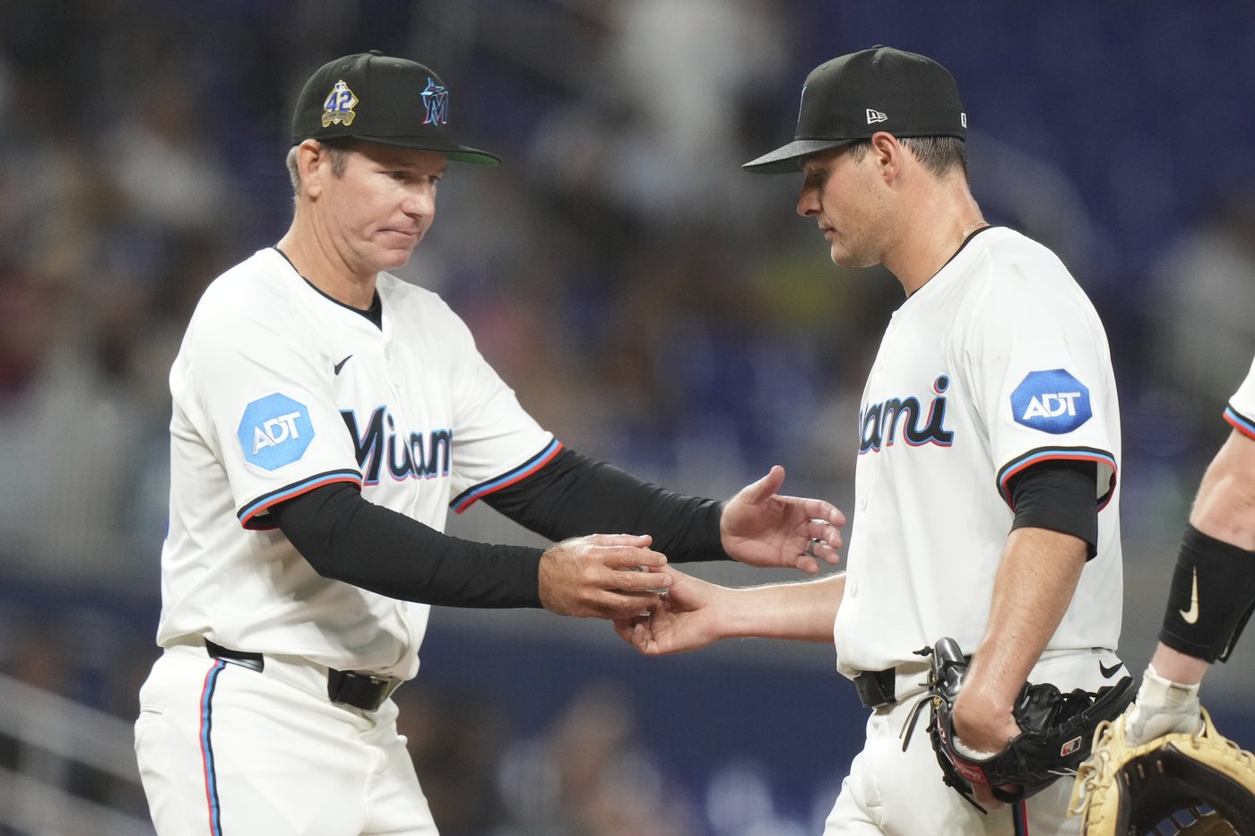 Carroll hits a grand slam as the Diamondbacks beat the Marlins 10-4 | iNFOnews.ca