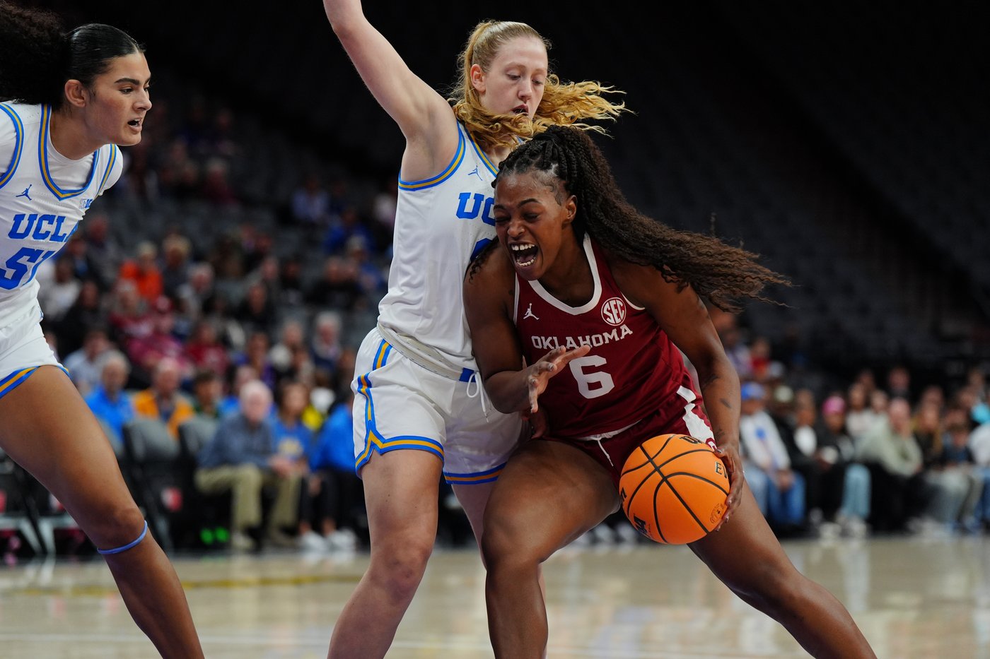 Kneepkens scores 20 points as No. 3 UCLA beats sixth-ranked Oklahoma 73-59 | iNFOnews.ca