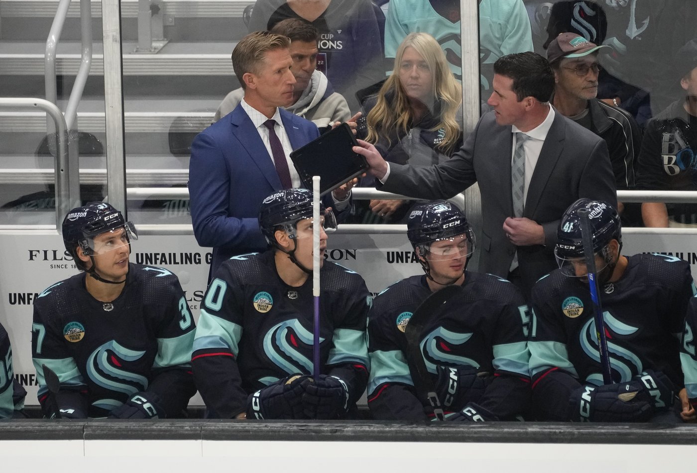 'Love the iPad': NHL players, coaches talk bench screen time | iNFOnews.ca 'Love the iPad': NHL players, coaches talk bench screen time | iNFOnews.ca