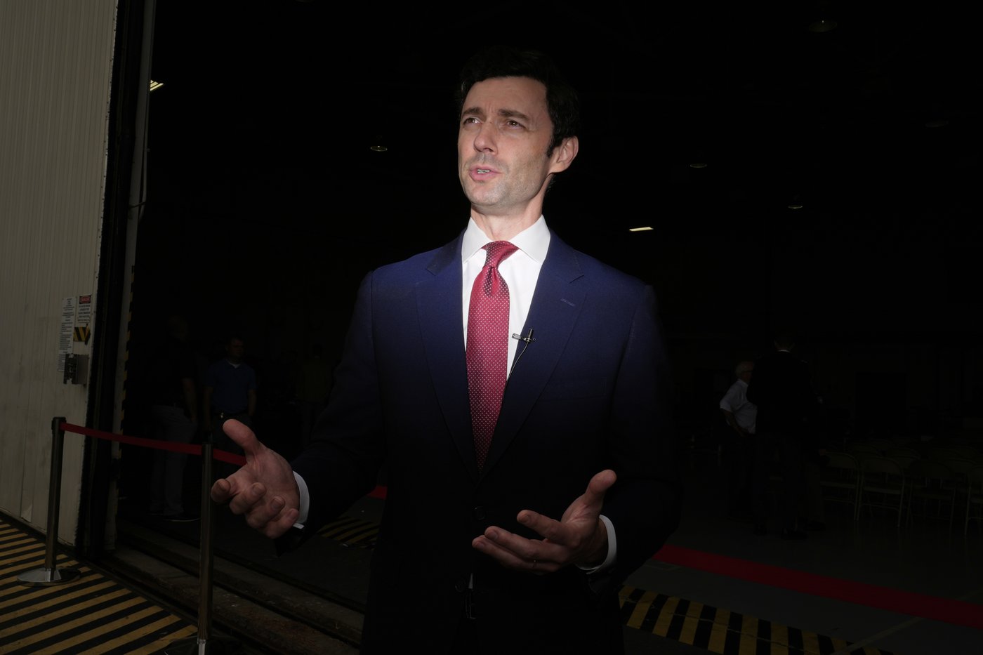 Balancing Trump criticism and bipartisanship, Democrat Jon Ossoff walks a fine line in Georgia | iNFOnews.ca