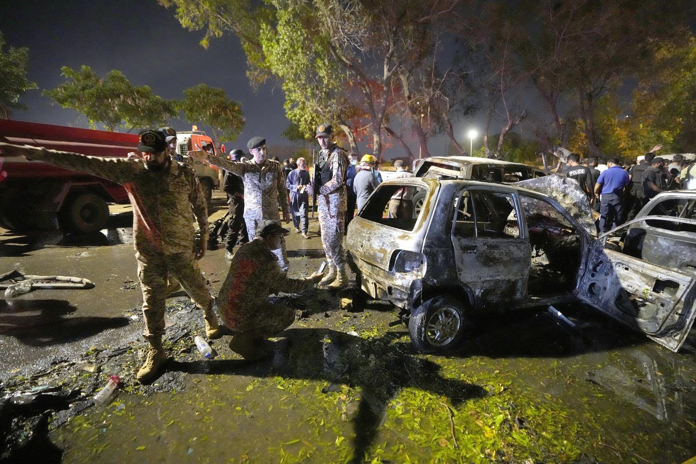 An explosion outside the Karachi, Pakistan, airport kills 2 workers from China and injures others | iNFOnews.ca