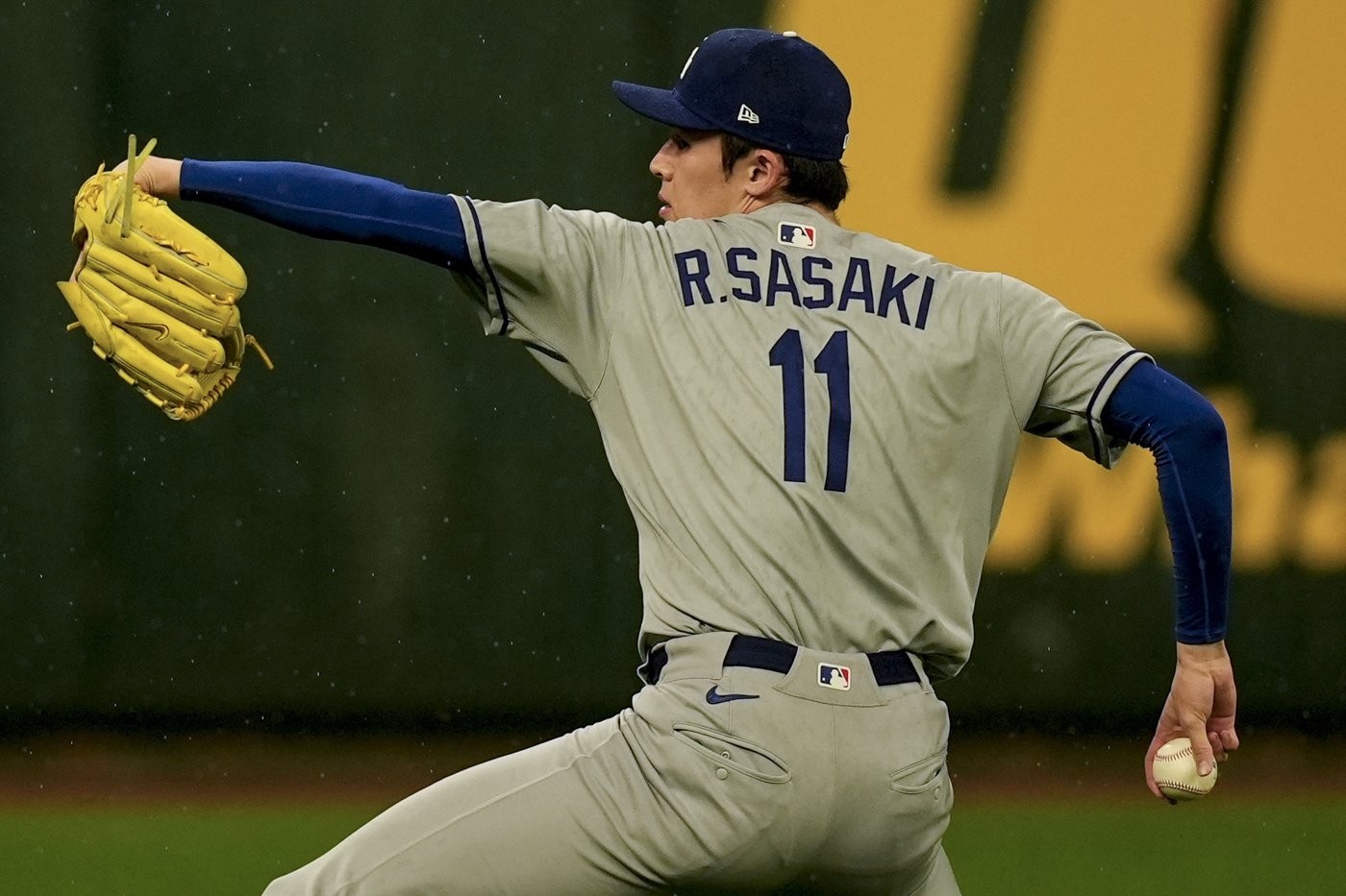 Ohtani and Freeman homer, Sasaki earns 1st MLB win as streaking Dodgers overpower Braves 10-3 | iNFOnews.ca