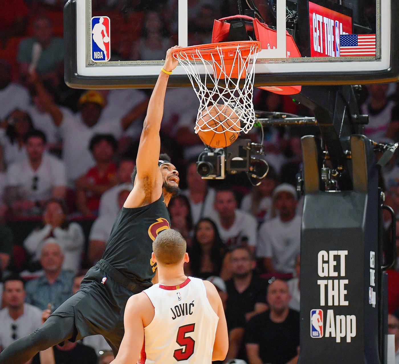 Cavs hand Heat worst-ever playoff loss, roll 124-87 for 3-0 lead in series | iNFOnews.ca