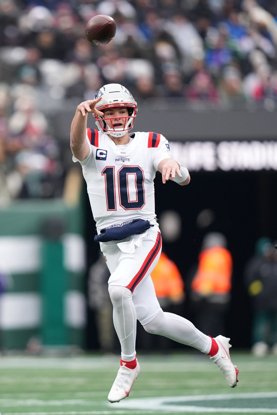 Patriots' Drake Maye makes another strong case for MVP with a dominant performance in win over Jets | iNFOnews.ca
