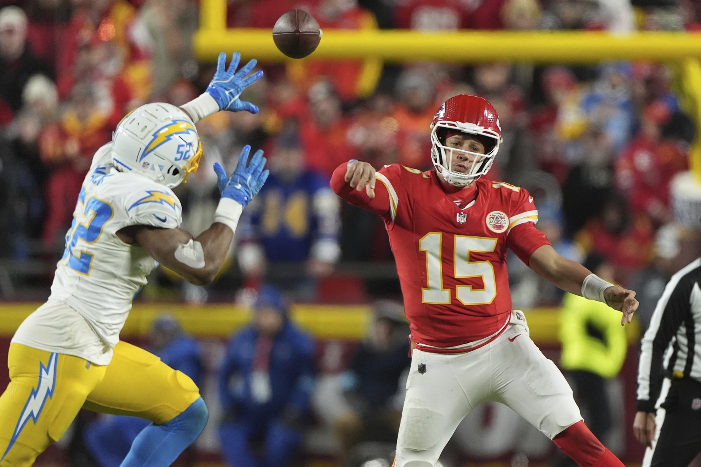 Chiefs win 9th straight AFC West title, beating Chargers 19-17 on bank-shot field goal | iNFOnews.ca Chiefs win 9th straight AFC West title, beating Chargers 19-17 on bank-shot field goal | iNFOnews.ca