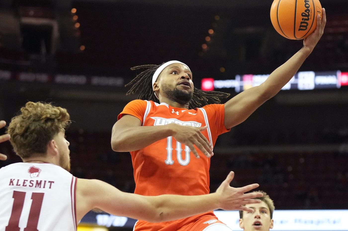 Blackwell, Tonje power No. 19 Wisconsin in an 87-84 comeback win over UT Rio Grande Valley | iNFOnews.ca