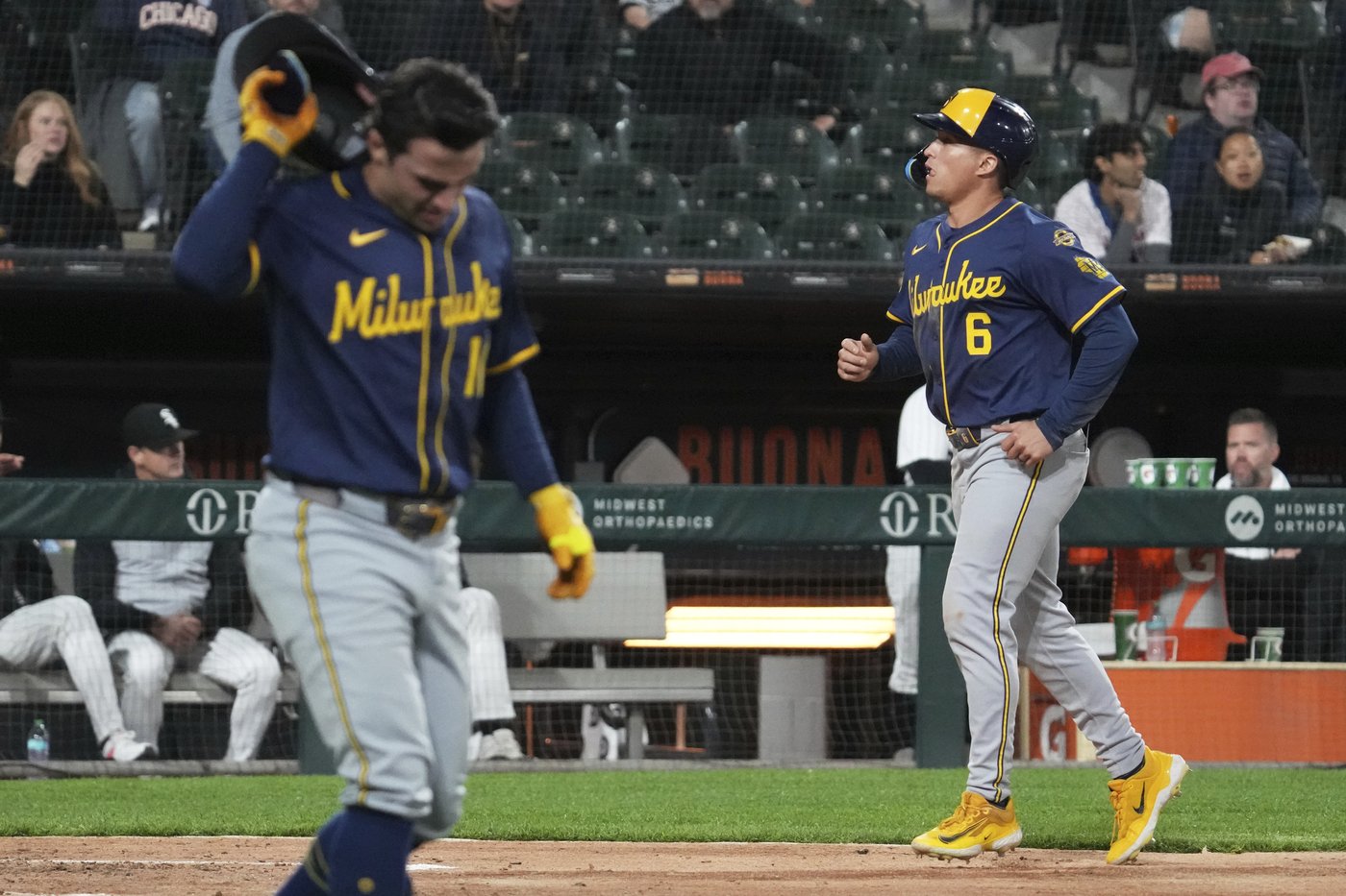 Durbin gets key 2-run single as the Brewers beat the lowly White Sox 7-2 | iNFOnews.ca Durbin gets key 2-run single as the Brewers beat the lowly White Sox 7-2 | iNFOnews.ca