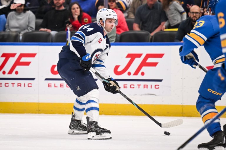 Iafallo, Morrissey and Toews score as the Jets beat the Blues 3-2 to keep playoff hopes alive | iNFOnews.ca