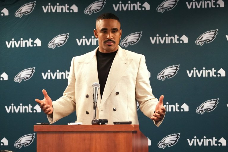 Turnovers, penalties and poor decisions costly in Eagles' 27-7 loss to Bears | iNFOnews.ca