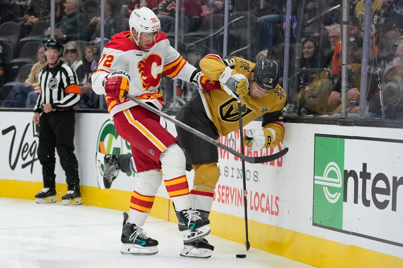 Stone has 3rd-period hat trick in the Golden Knights' 6-2 win over the Flames | iNFOnews.ca Stone has 3rd-period hat trick in the Golden Knights' 6-2 win over the Flames | iNFOnews.ca