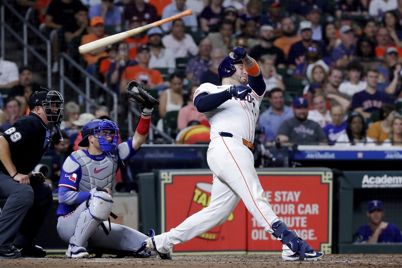 Astros hold off Rangers 6-5 to keep pace in AL West and improve wild-card position | iNFOnews.ca Astros hold off Rangers 6-5 to keep pace in AL West and improve wild-card position | iNFOnews.ca