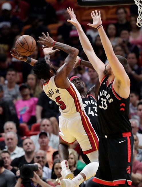 Raptors tie team record with 21 3s, top Heat 125-104 | iNFOnews.ca