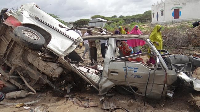 Police: 15 killed as roadside bomb hits minibus in Somalia | iNFOnews.ca