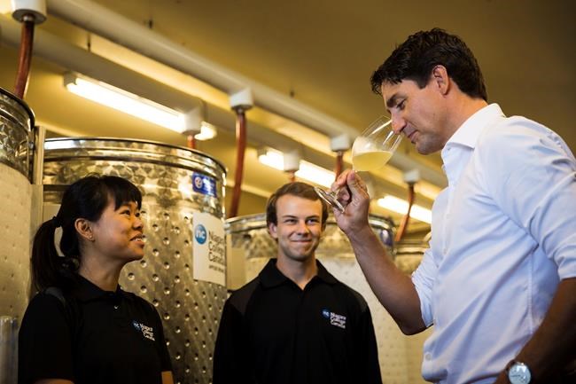 Trudeau samples wine, serves peaches and cream in southern Ontario Saturday | iNFOnews.ca